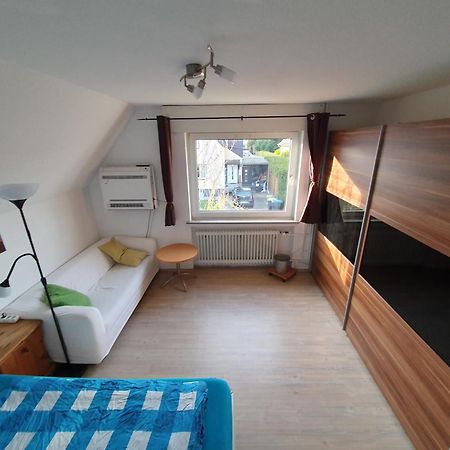 Geraeumiges Ferienhaus In Bad Salzuflen Mit Einfacher Ausstattung, Fuer Geschaeftsreisende, Gruppen Oder Familien Geeignet, 4 Schlafzimmer Ngoại thất bức ảnh
