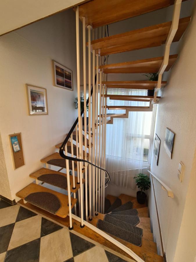 Geraeumiges Ferienhaus In Bad Salzuflen Mit Einfacher Ausstattung, Fuer Geschaeftsreisende, Gruppen Oder Familien Geeignet, 4 Schlafzimmer Ngoại thất bức ảnh