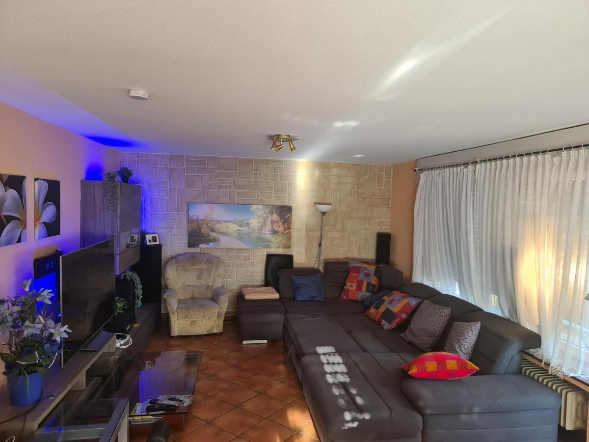 Geraeumiges Ferienhaus In Bad Salzuflen Mit Einfacher Ausstattung, Fuer Geschaeftsreisende, Gruppen Oder Familien Geeignet, 4 Schlafzimmer Ngoại thất bức ảnh