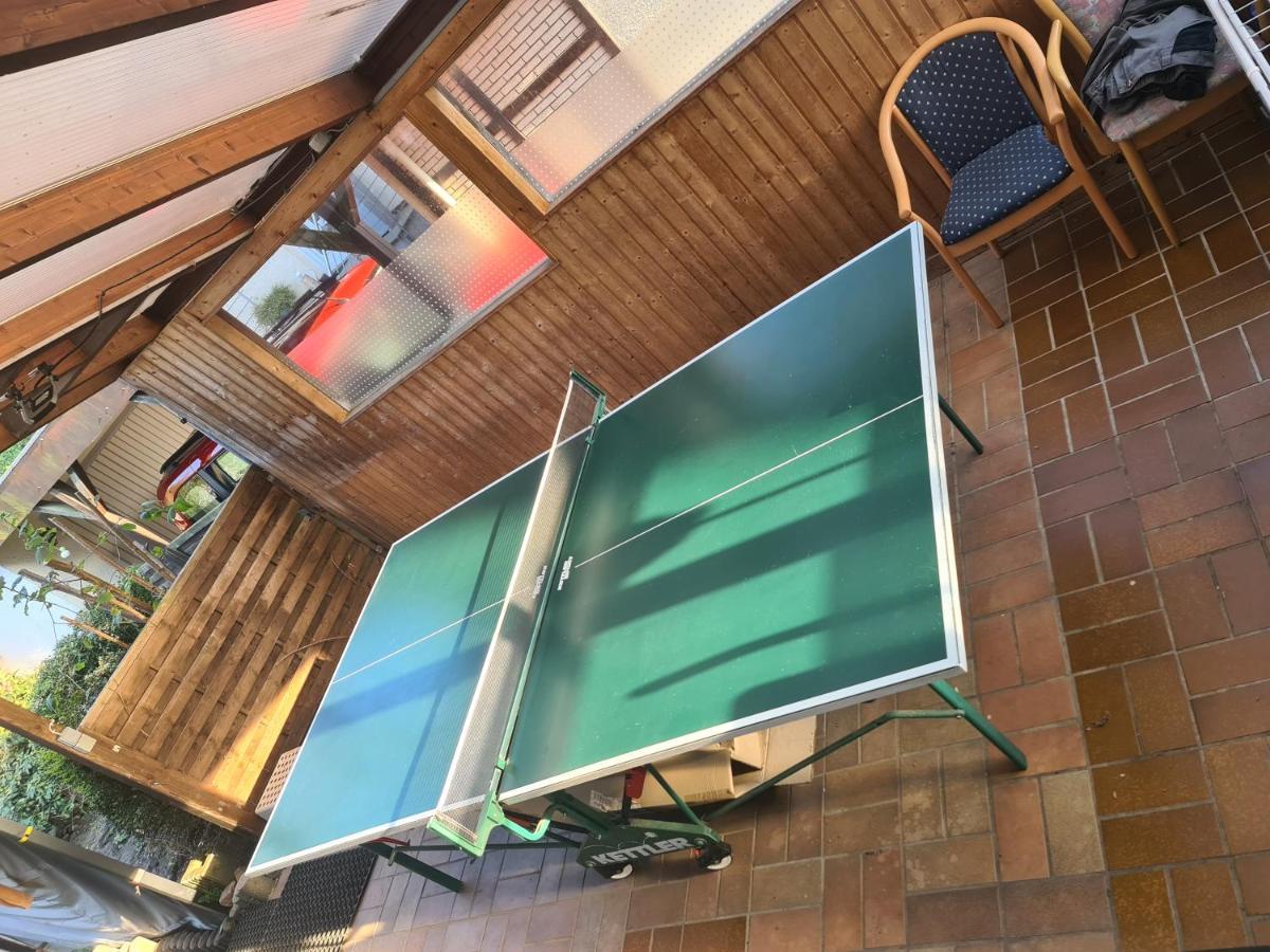 Geraeumiges Ferienhaus In Bad Salzuflen Mit Einfacher Ausstattung, Fuer Geschaeftsreisende, Gruppen Oder Familien Geeignet, 4 Schlafzimmer Ngoại thất bức ảnh