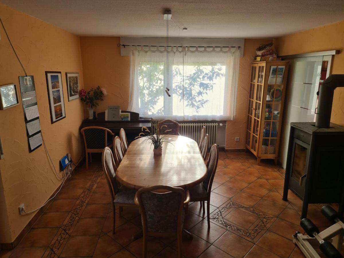 Geraeumiges Ferienhaus In Bad Salzuflen Mit Einfacher Ausstattung, Fuer Geschaeftsreisende, Gruppen Oder Familien Geeignet, 4 Schlafzimmer Ngoại thất bức ảnh