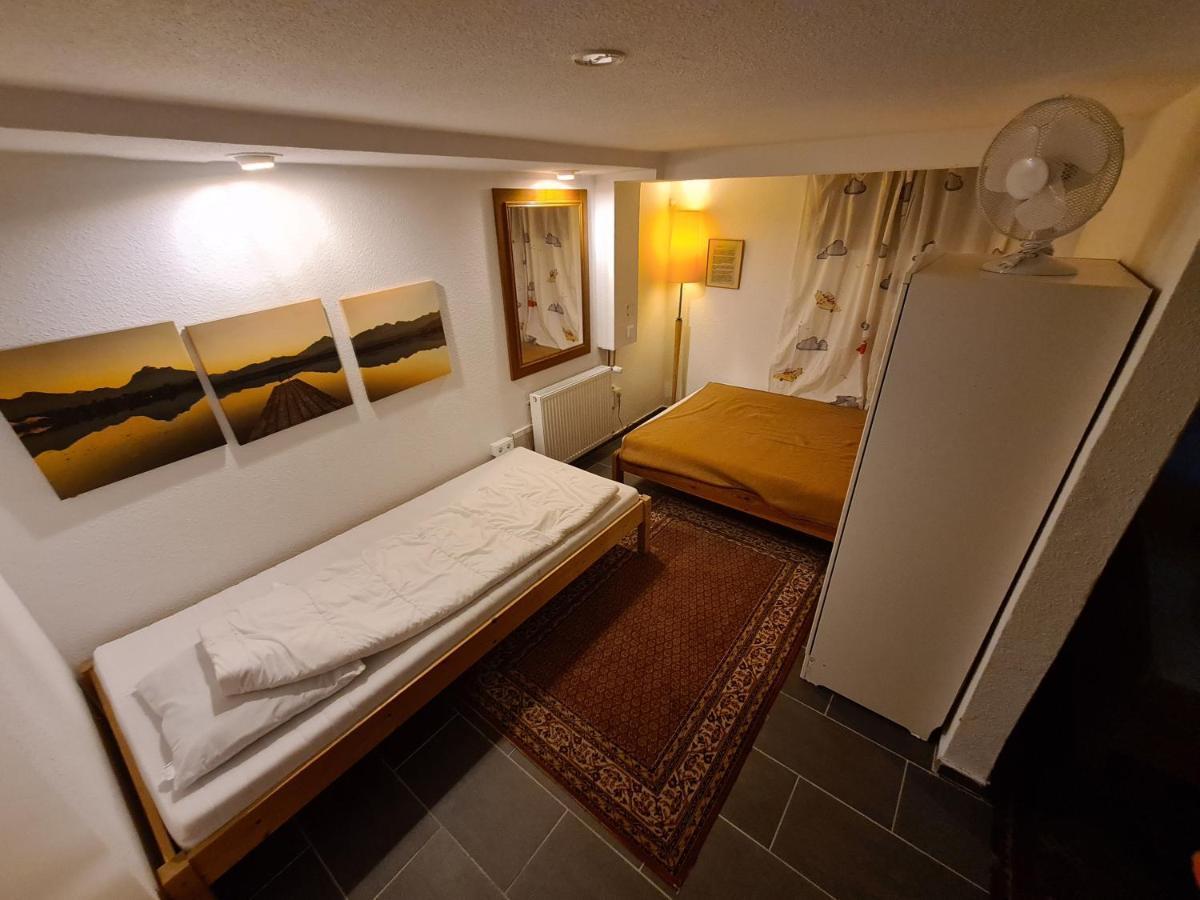 Geraeumiges Ferienhaus In Bad Salzuflen Mit Einfacher Ausstattung, Fuer Geschaeftsreisende, Gruppen Oder Familien Geeignet, 4 Schlafzimmer Ngoại thất bức ảnh
