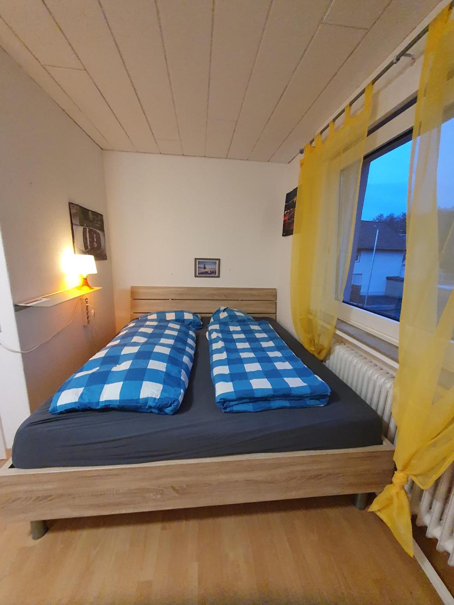 Geraeumiges Ferienhaus In Bad Salzuflen Mit Einfacher Ausstattung, Fuer Geschaeftsreisende, Gruppen Oder Familien Geeignet, 4 Schlafzimmer Ngoại thất bức ảnh