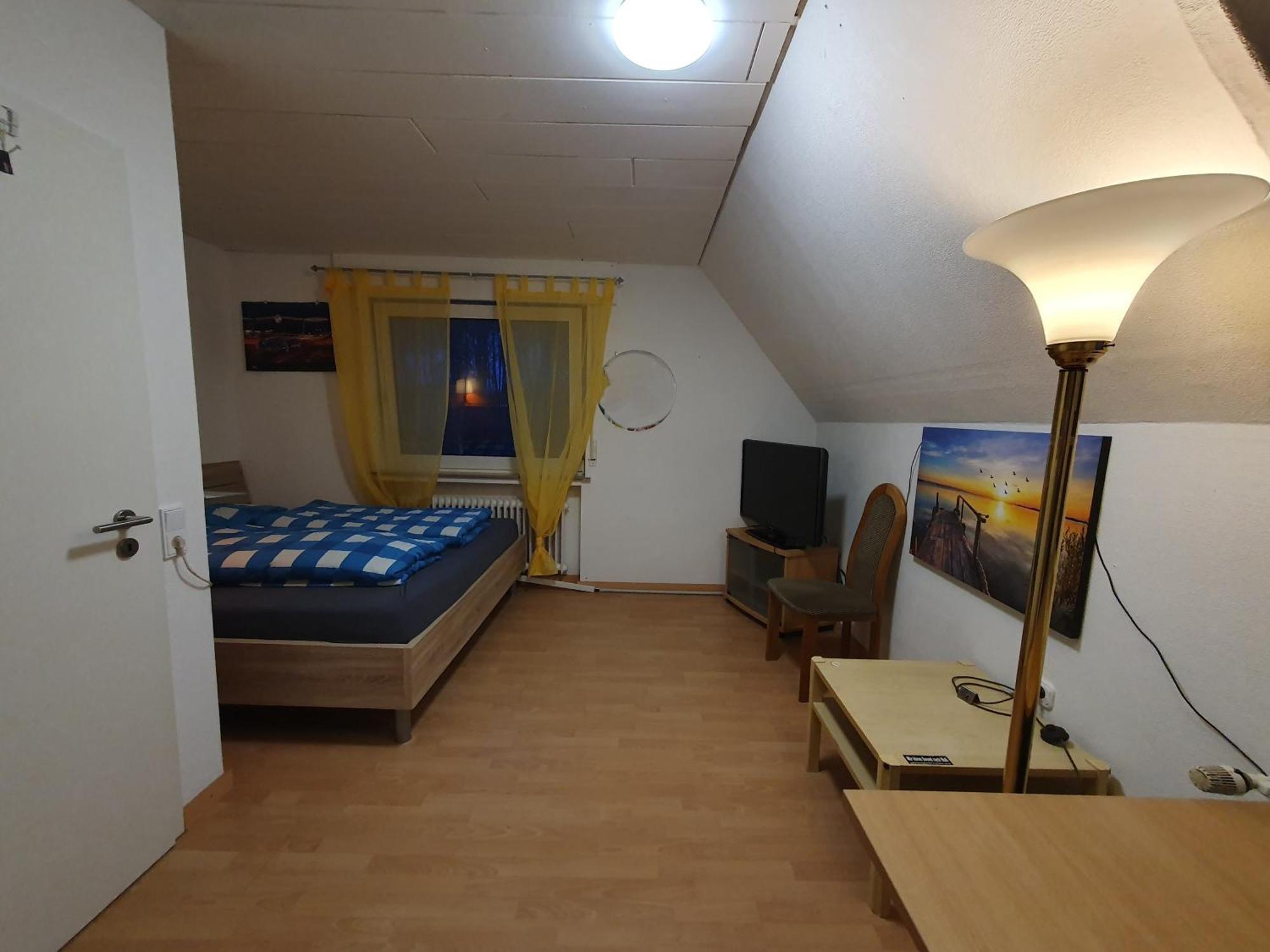 Geraeumiges Ferienhaus In Bad Salzuflen Mit Einfacher Ausstattung, Fuer Geschaeftsreisende, Gruppen Oder Familien Geeignet, 4 Schlafzimmer Ngoại thất bức ảnh